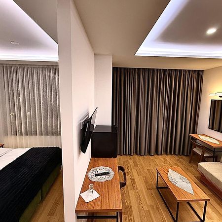 Hotel Republika 베라트 외부 사진