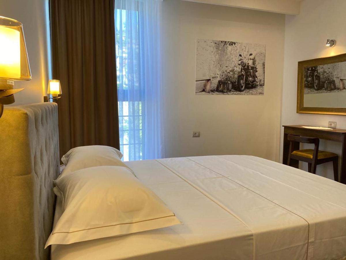 Hotel Republika 베라트 외부 사진