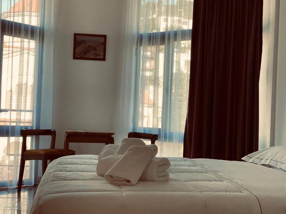 Hotel Republika 베라트 외부 사진