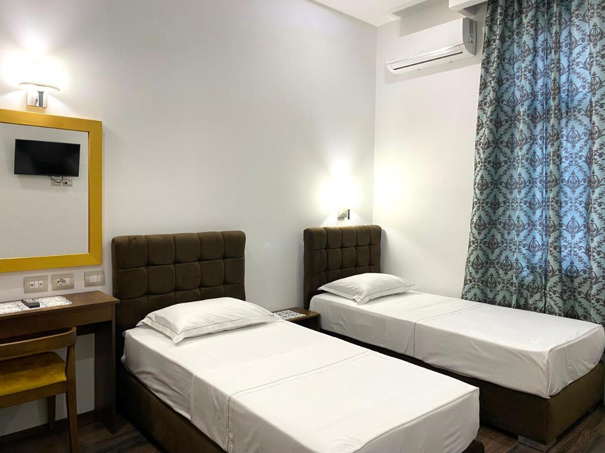 Hotel Republika 베라트 외부 사진