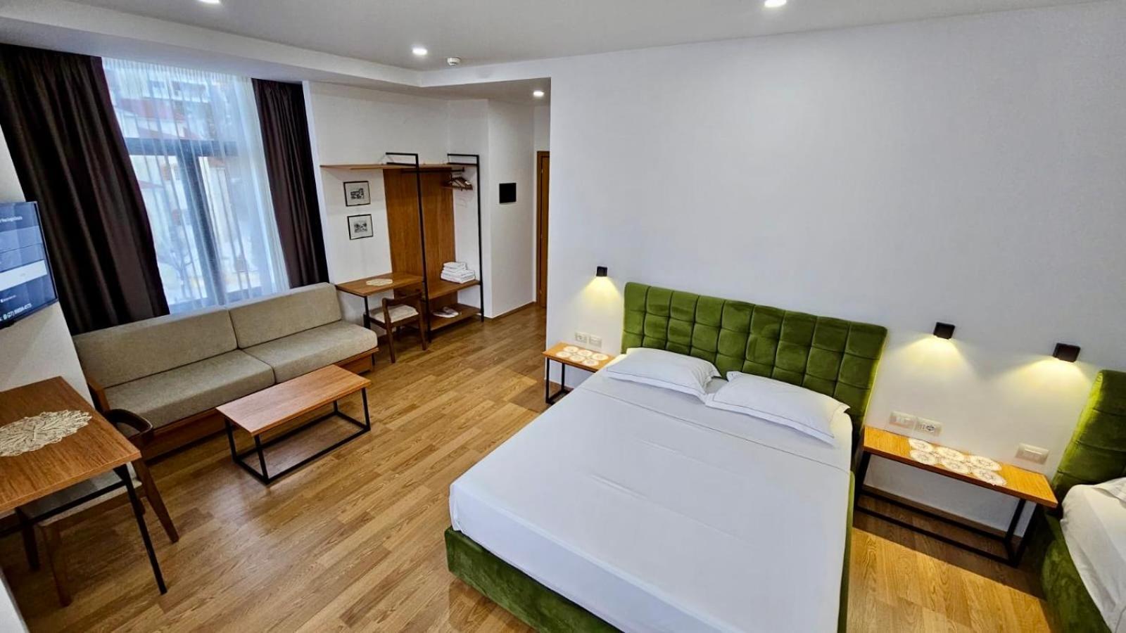 Hotel Republika 베라트 외부 사진