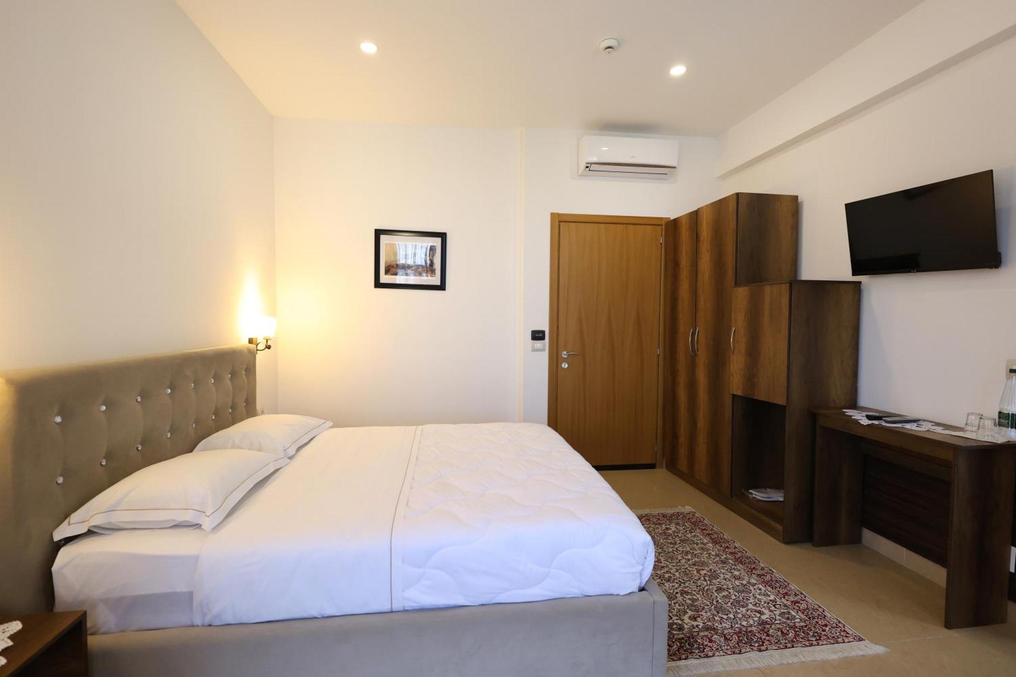 Hotel Republika 베라트 외부 사진
