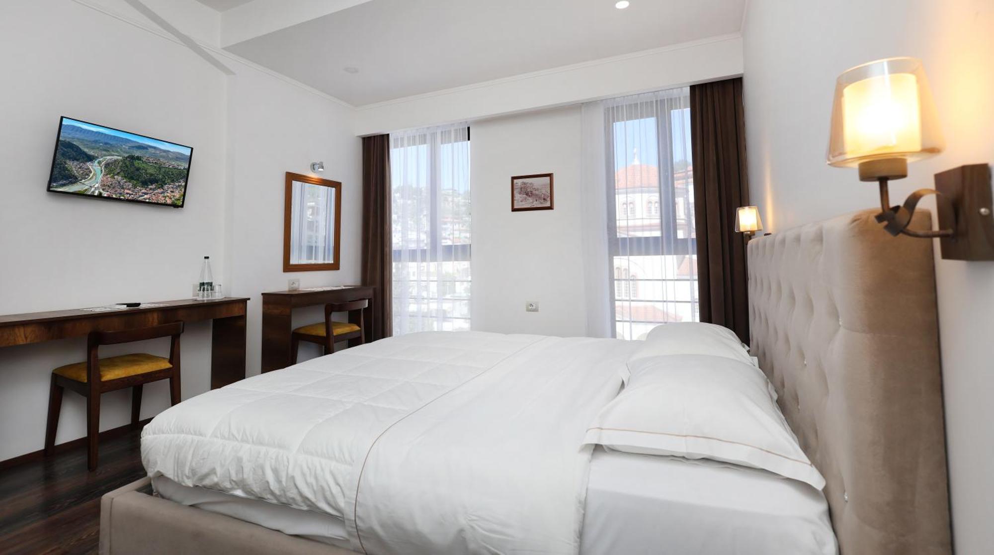 Hotel Republika 베라트 외부 사진