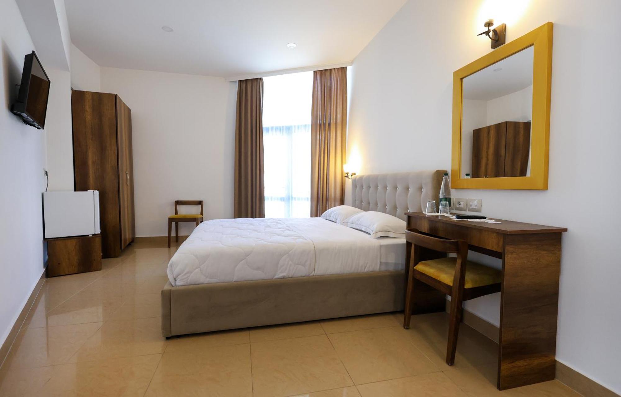Hotel Republika 베라트 외부 사진