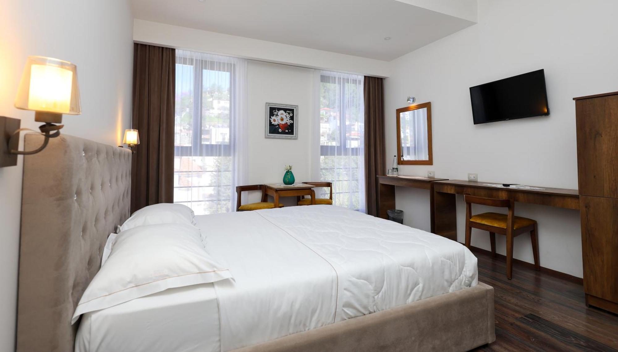 Hotel Republika 베라트 외부 사진