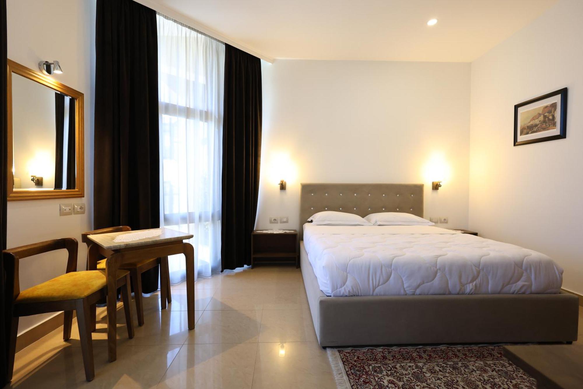 Hotel Republika 베라트 외부 사진