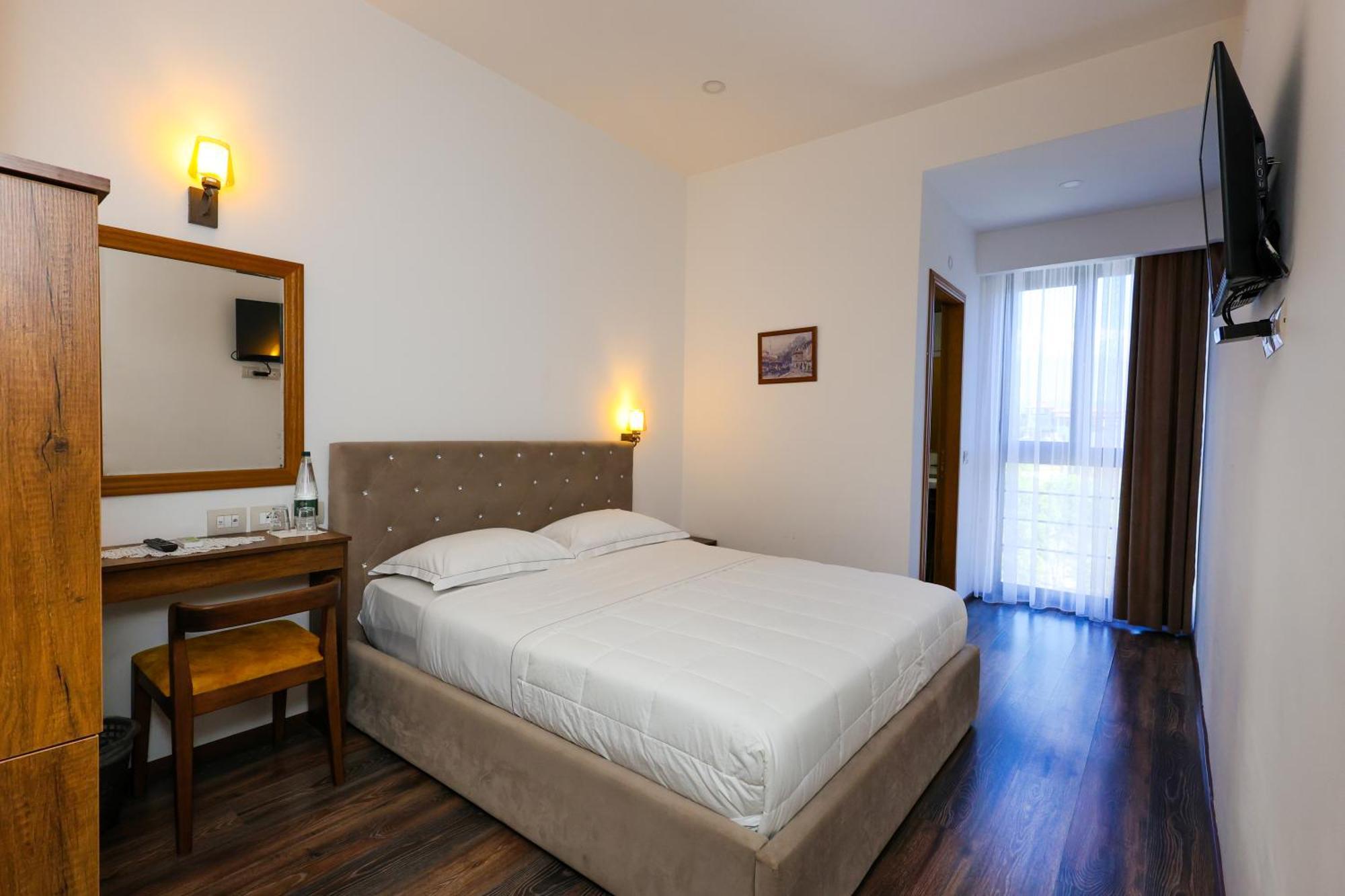 Hotel Republika 베라트 외부 사진