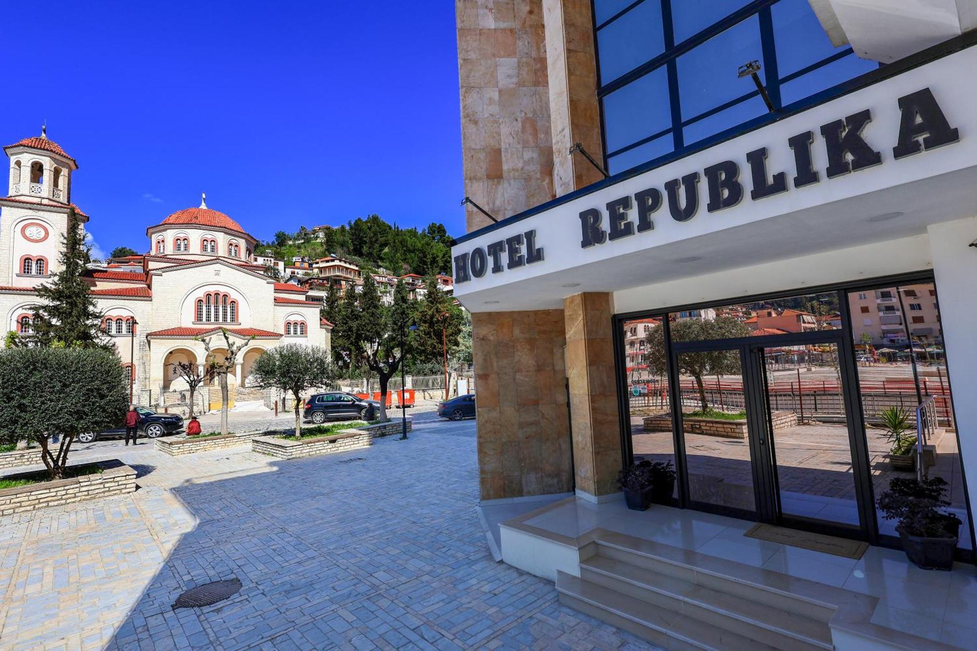 Hotel Republika 베라트 외부 사진