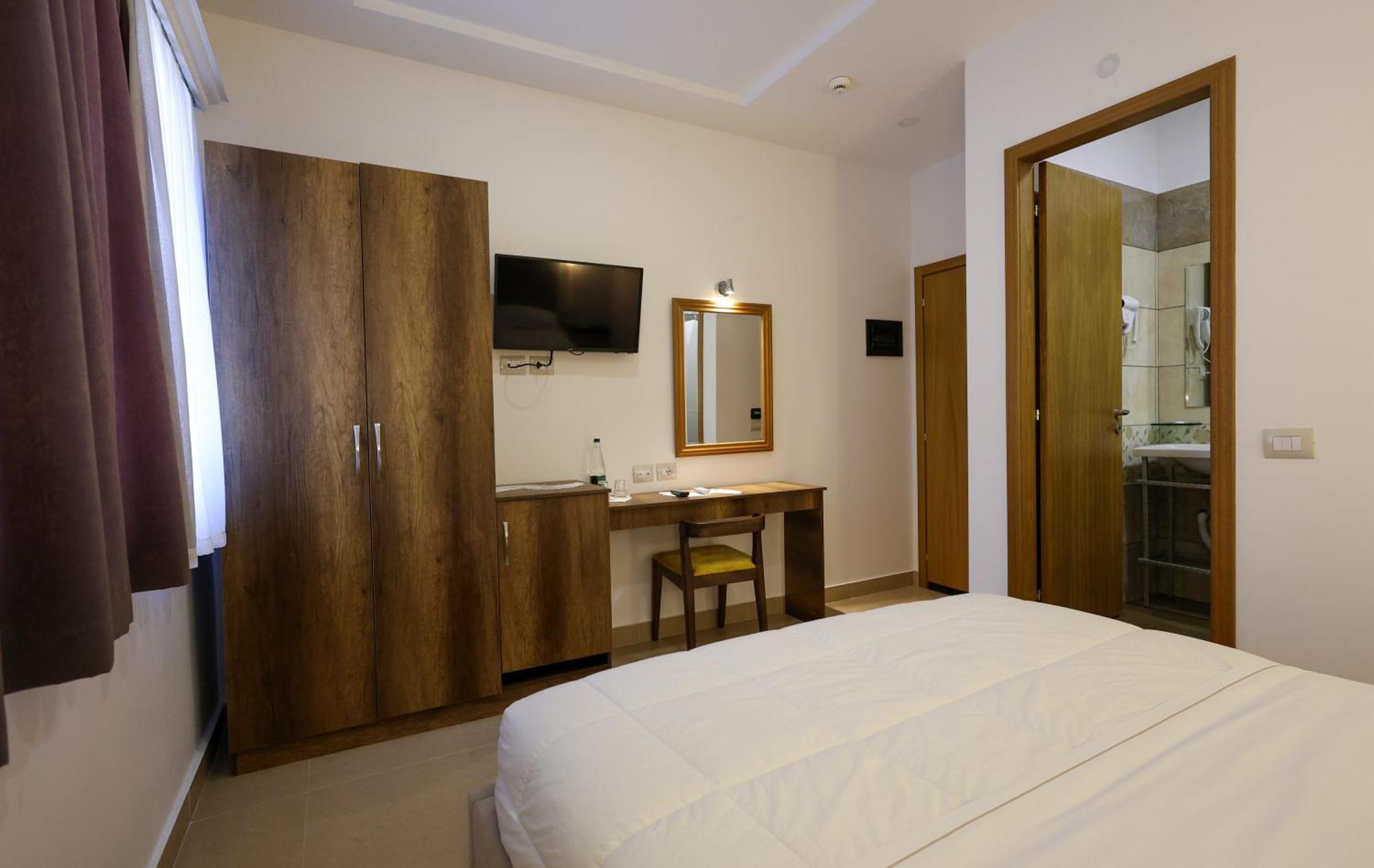 Hotel Republika 베라트 외부 사진
