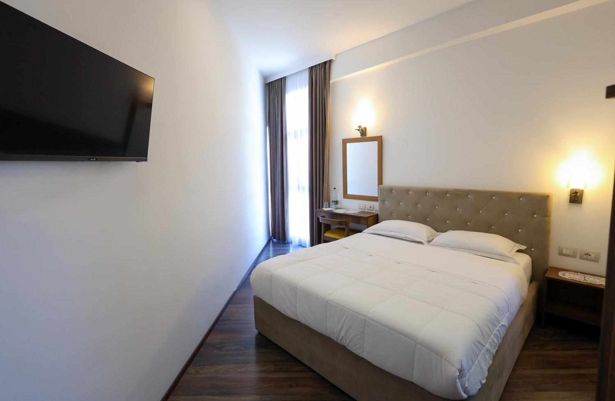 Hotel Republika 베라트 외부 사진