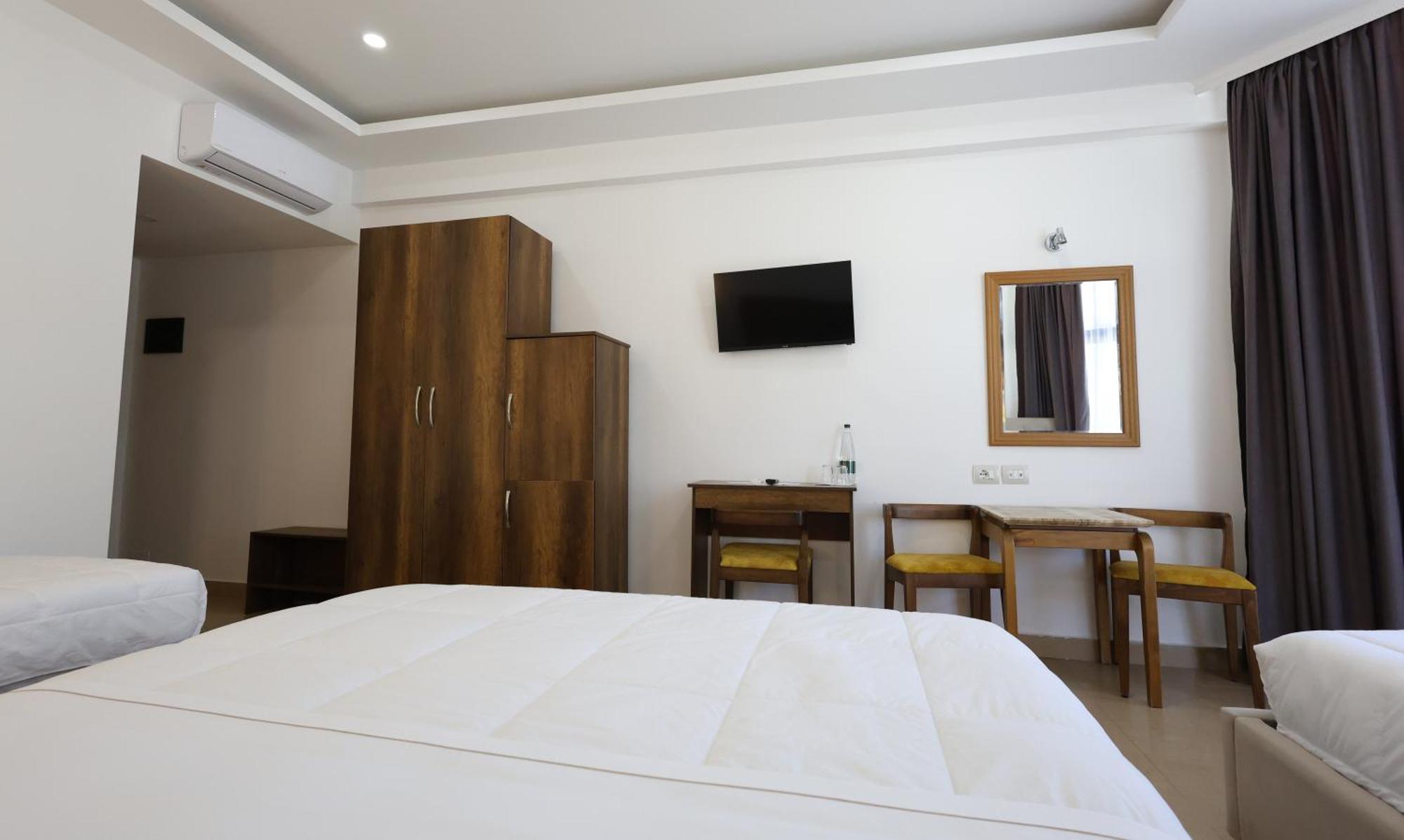 Hotel Republika 베라트 외부 사진