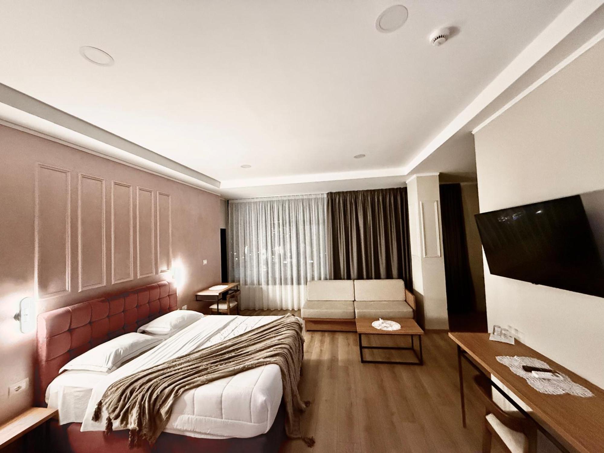 Hotel Republika 베라트 외부 사진